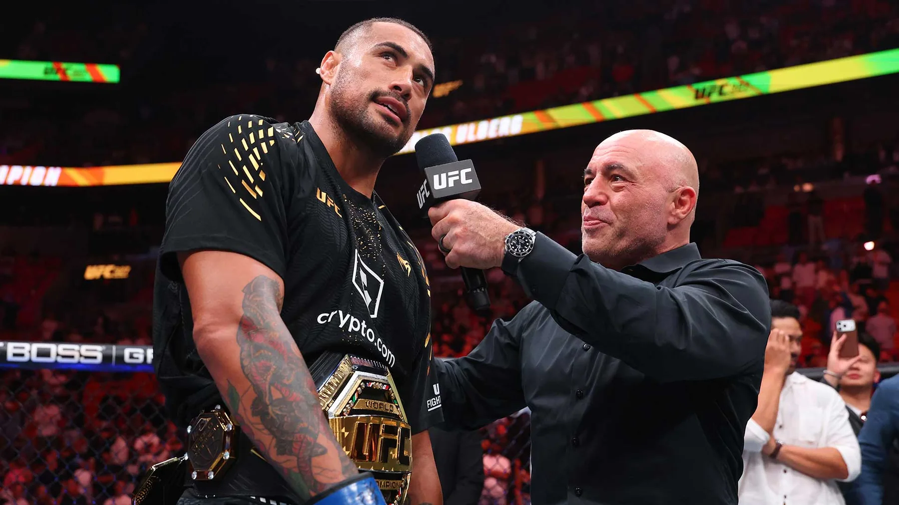 Carlos Ulberg gives his Octagon interview with the UFC light heavyweight belt